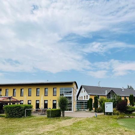 Jested Golf Restaurace A Penzion Svetla pod Jestedem 外观 照片