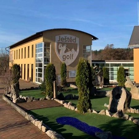 Jested Golf Restaurace A Penzion Svetla pod Jestedem 外观 照片