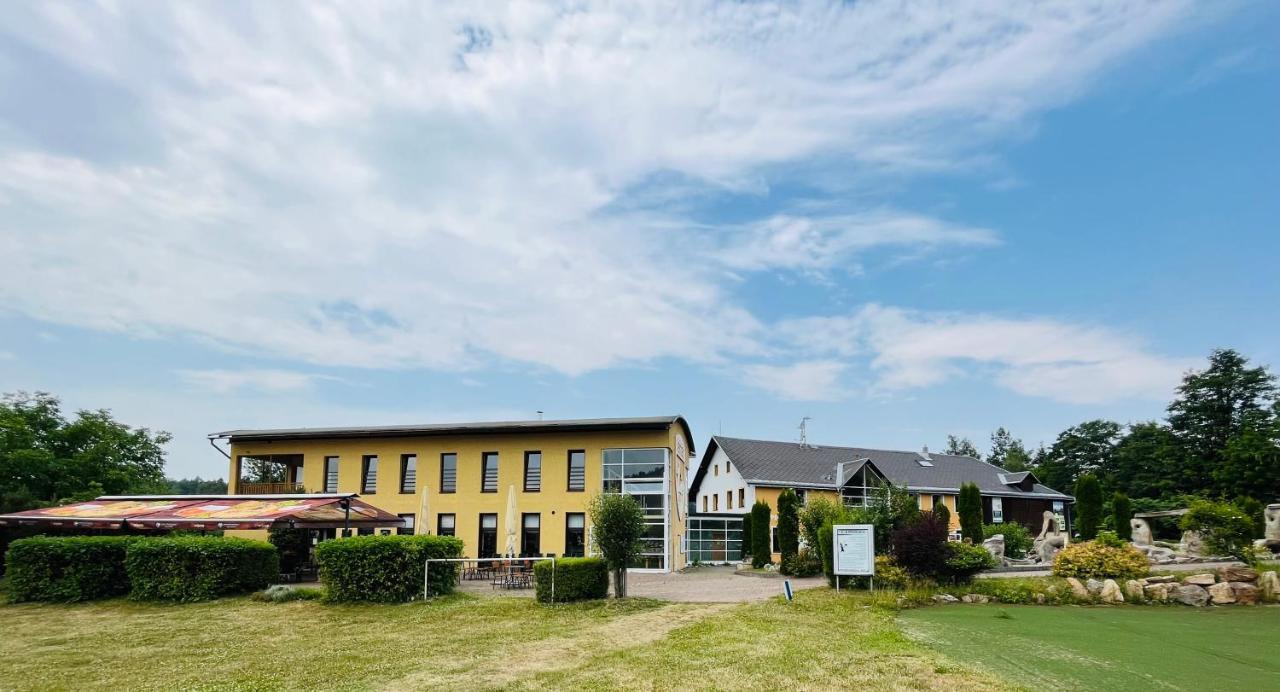 Jested Golf Restaurace A Penzion Svetla pod Jestedem 外观 照片