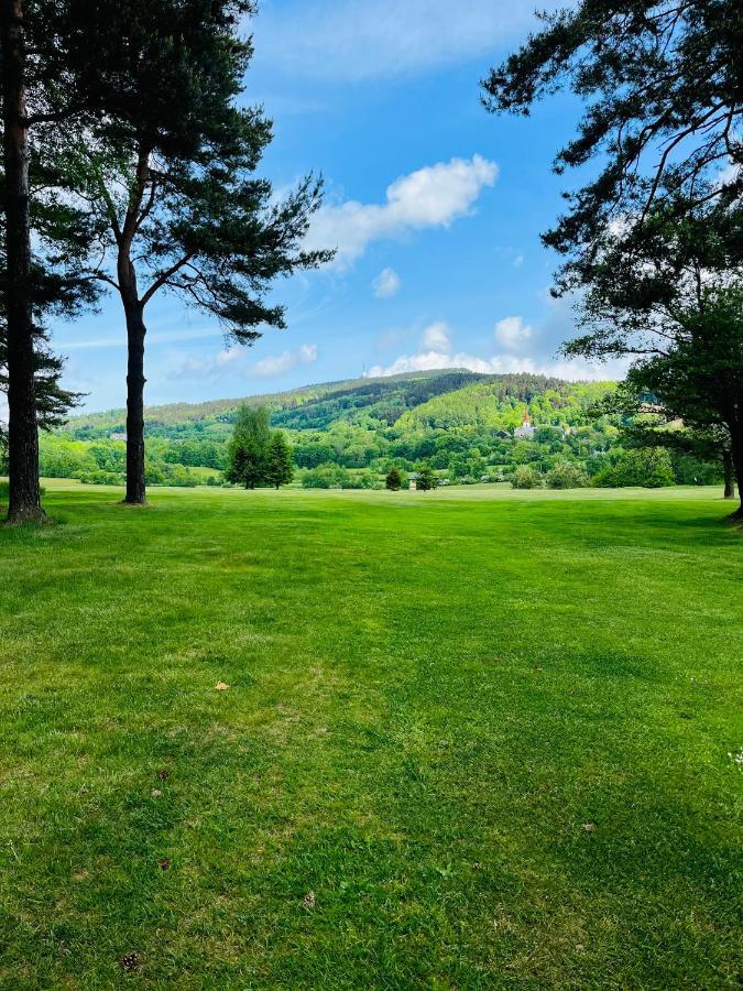 Jested Golf Restaurace A Penzion Svetla pod Jestedem 外观 照片