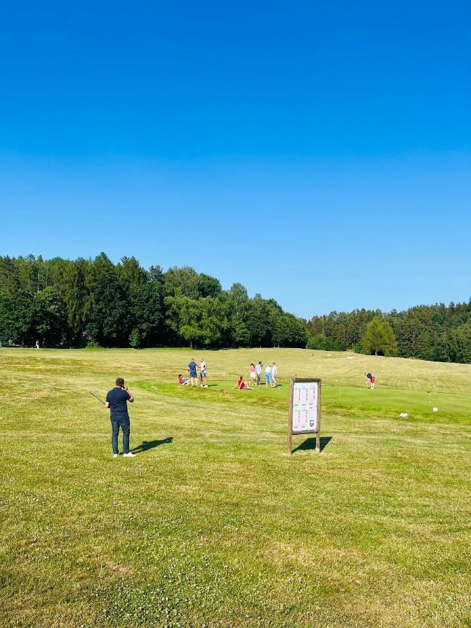 Jested Golf Restaurace A Penzion Svetla pod Jestedem 外观 照片