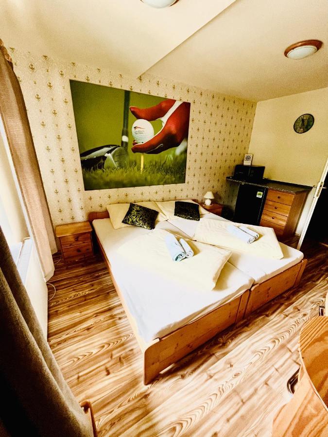 Jested Golf Restaurace A Penzion Svetla pod Jestedem 外观 照片