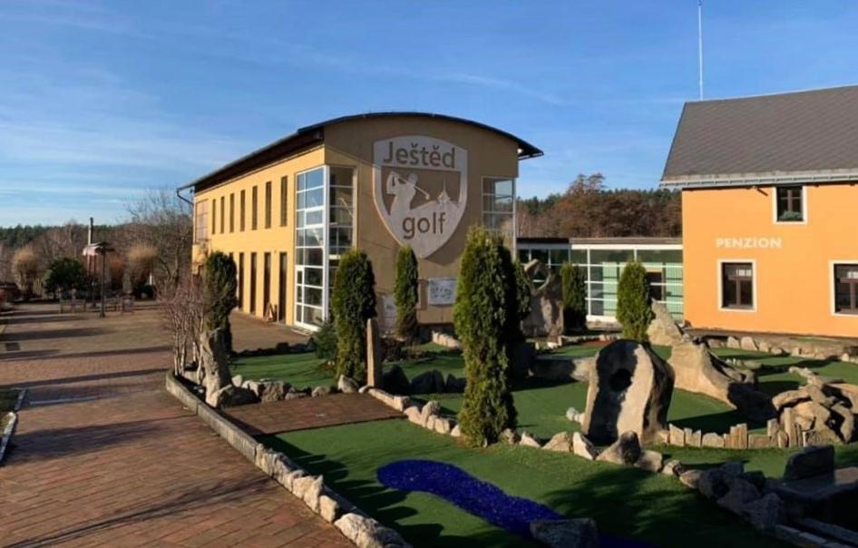 Jested Golf Restaurace A Penzion Svetla pod Jestedem 外观 照片