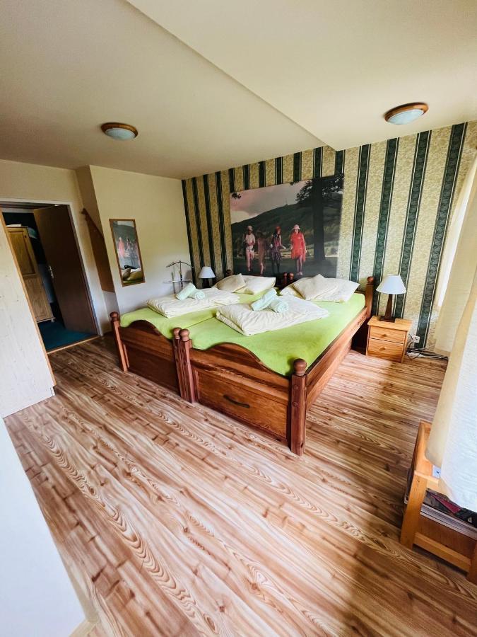 Jested Golf Restaurace A Penzion Svetla pod Jestedem 外观 照片